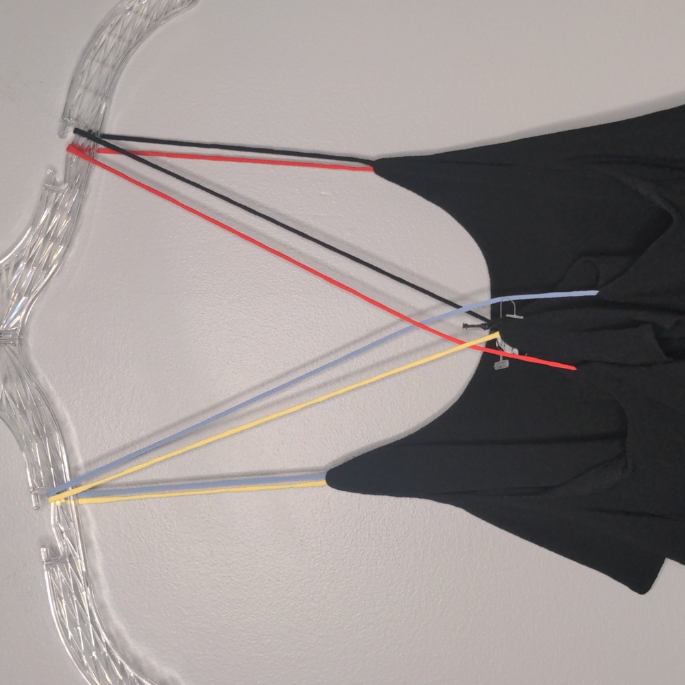 EUC✨ RO & DE medium black strappy tank with color criss-cross straps - Picture 12 of 16